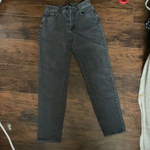 Loose fitting mom jeans